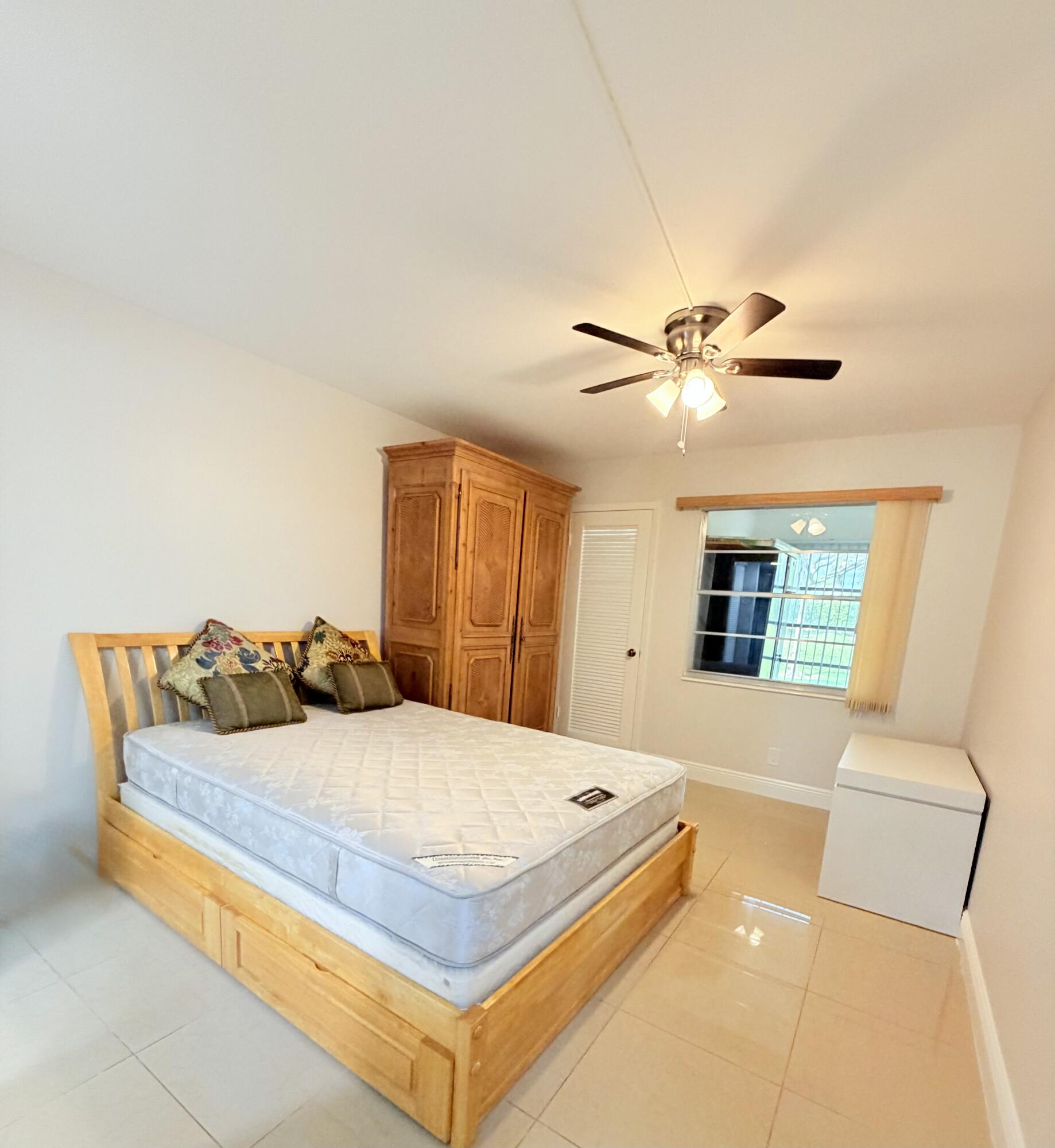 1004 Newcastle A Boca Raton, FL 33434 - Photo 8 of 39 IMG_8607
