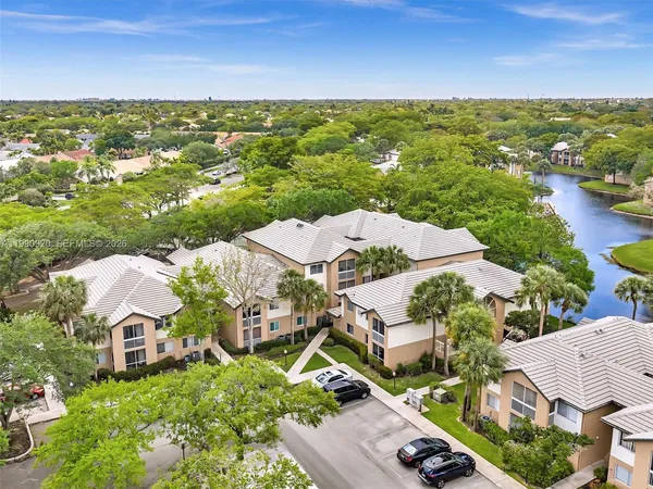 $1,735 | 9777 Westview Drive, Unit 1114, Coral Springs, FL 33076