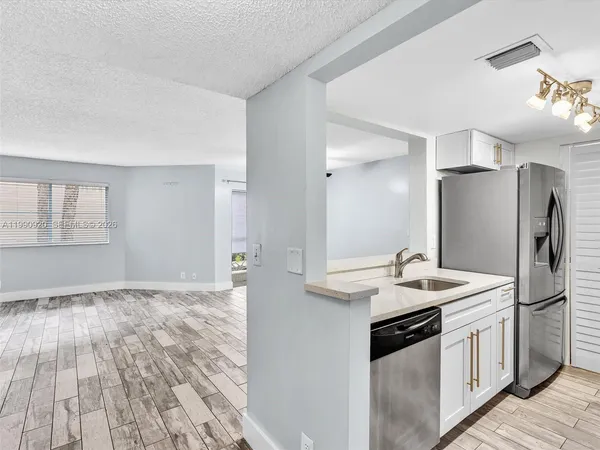 $1,735 | 9777 Westview Drive, Unit 1114, Coral Springs, FL 33076