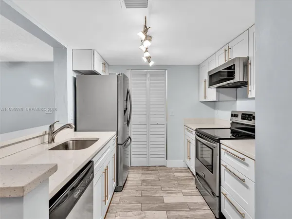 $1,735 | 9777 Westview Drive, Unit 1114, Coral Springs, FL 33076