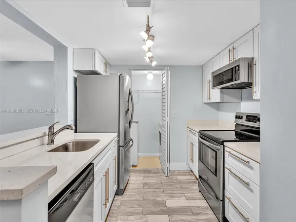 $1,735 | 9777 Westview Drive, Unit 1114, Coral Springs, FL 33076