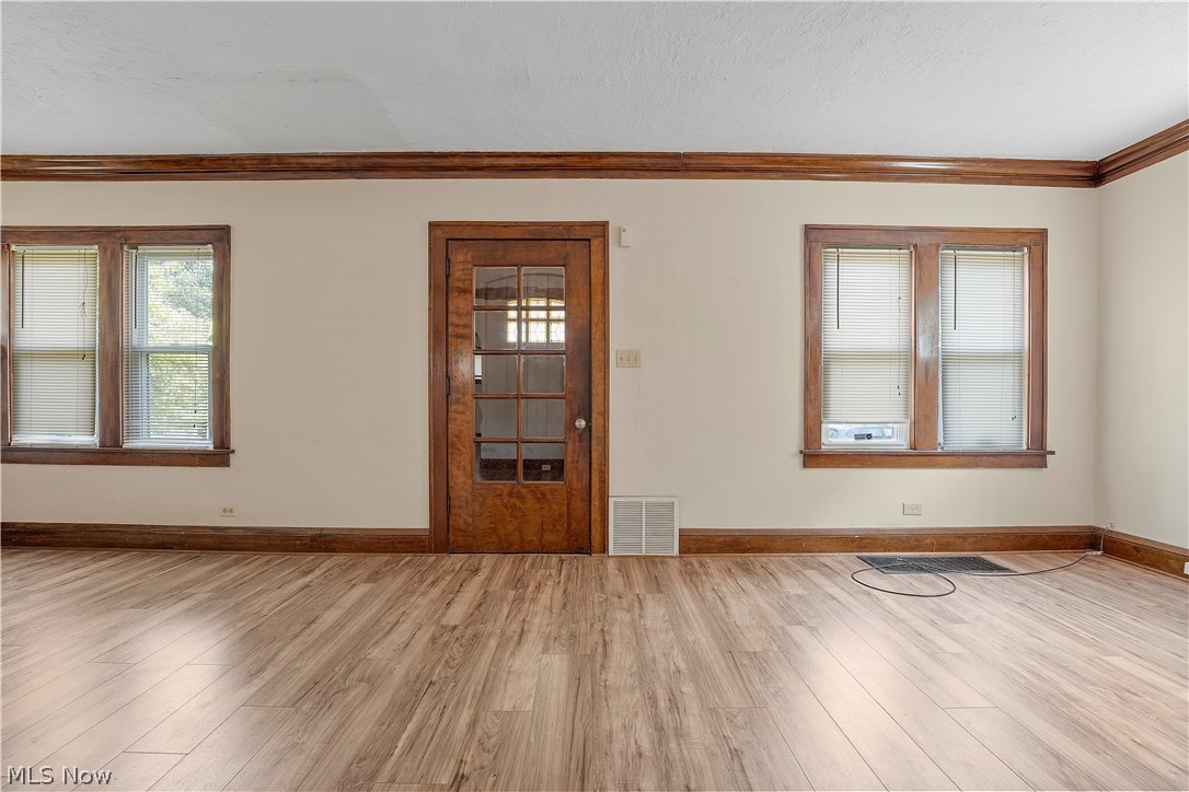 1052 Oxford Road Cleveland, OH 44121 - Photo 10 of 22 Gallery Image 10