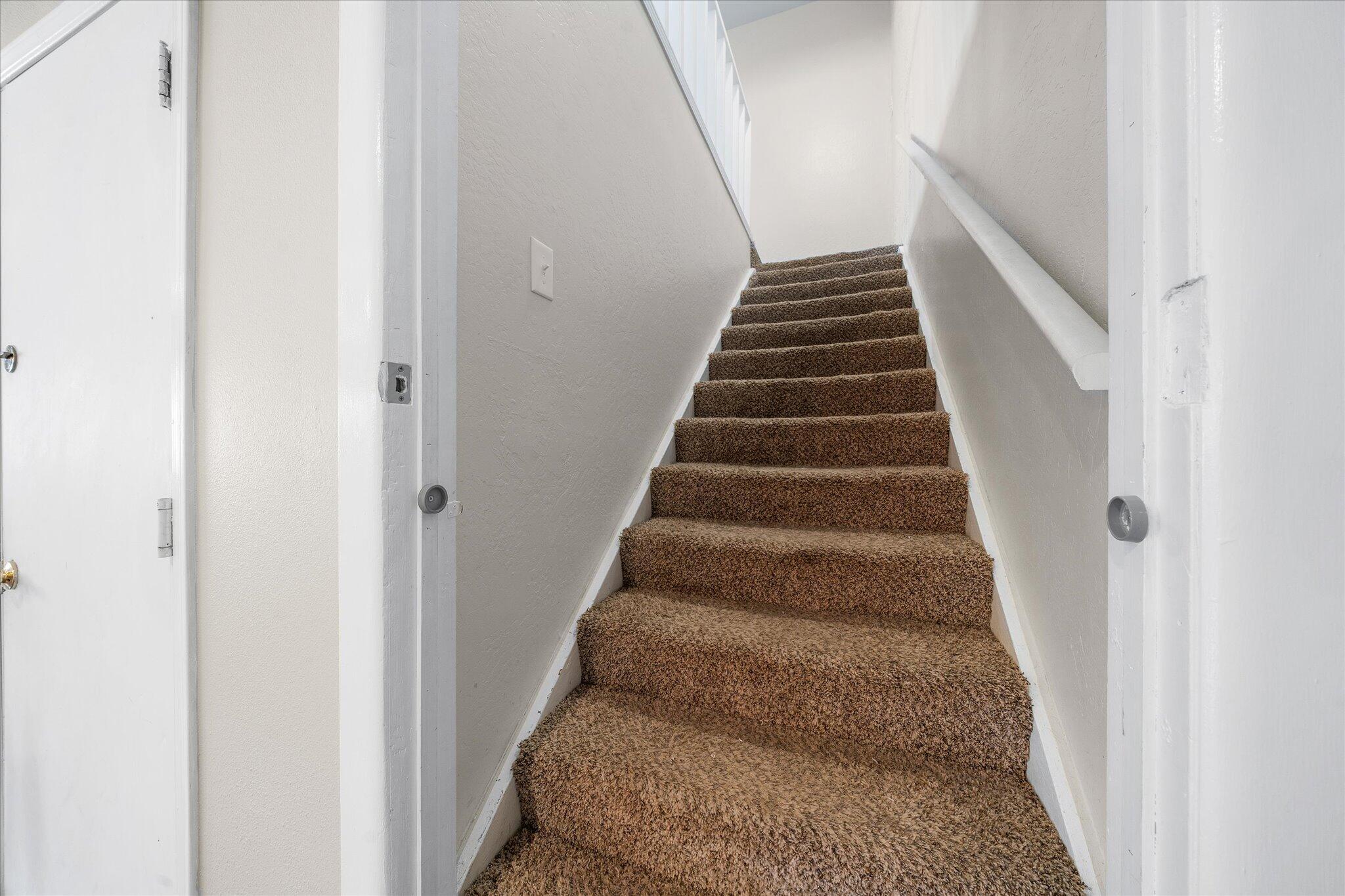 2717 Henderson Road Redding, CA 96002 - Photo 16 of 34 a view of entryway