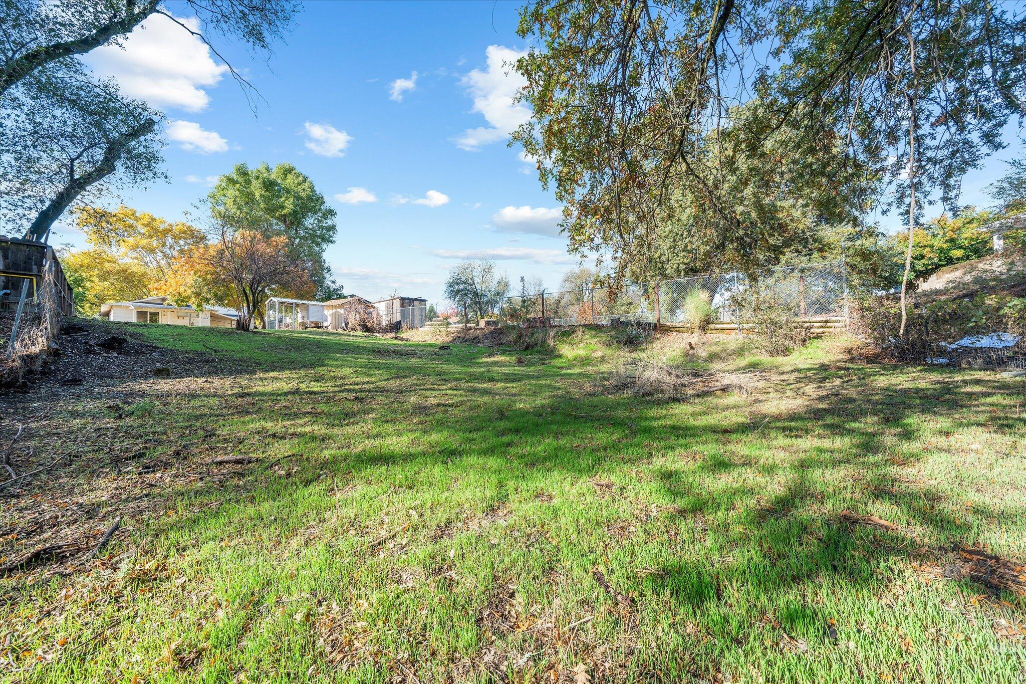 2717 Henderson Road Redding, CA 96002 - Photo 27 of 34 a view of a garden with a tree