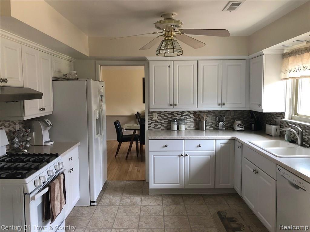 14200 Henry Ruff Road Livonia, MI 48154 - Photo 4 of 18