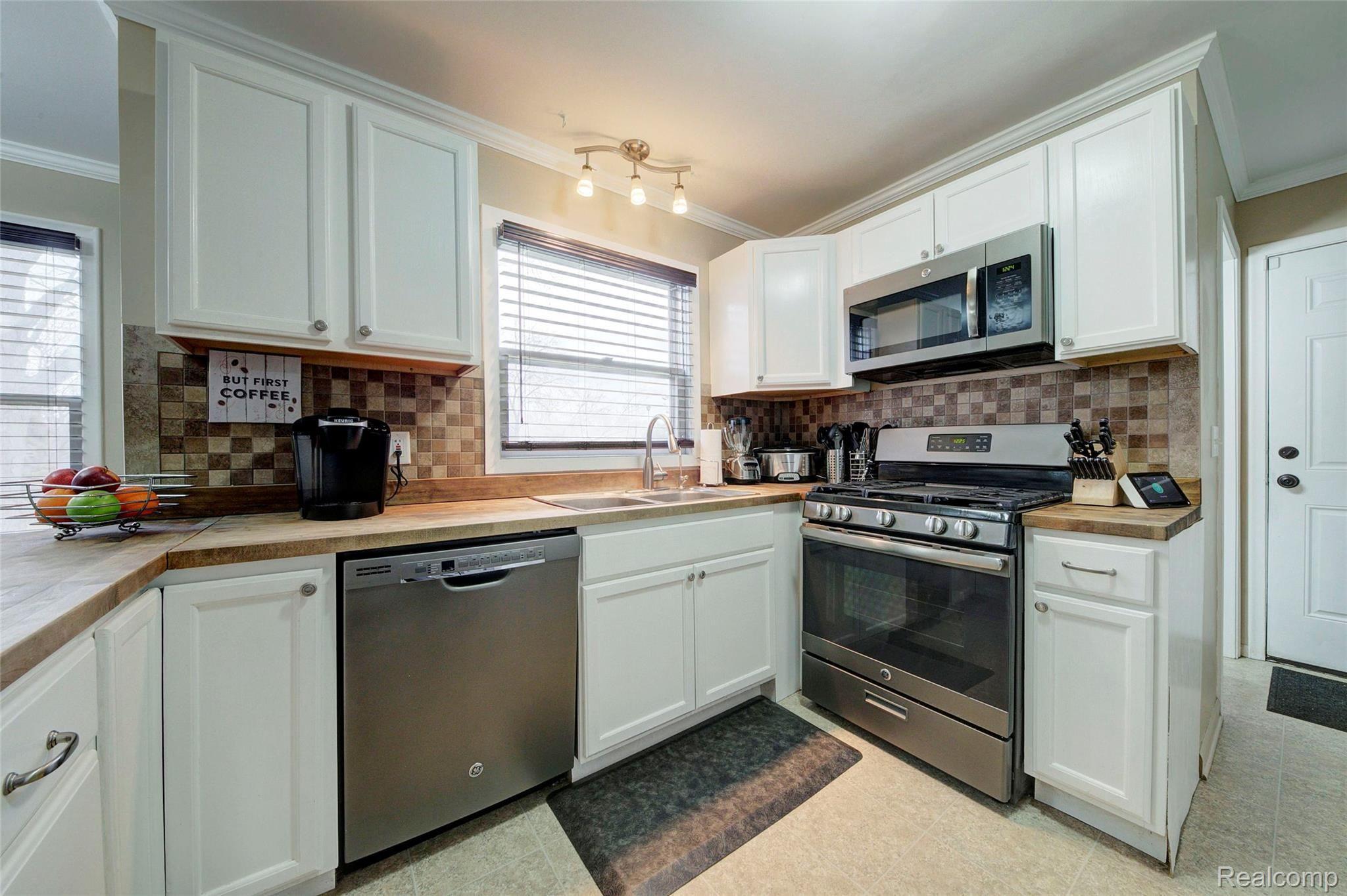 5351 South Genesee Road Grand Blanc, MI 48439 - Photo 18 of 37 4H8A2070_1_2.jpg