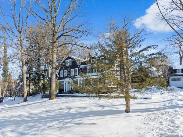 $2,915,000 | 534 Pelham Manor Road, Pelham, NY 10803