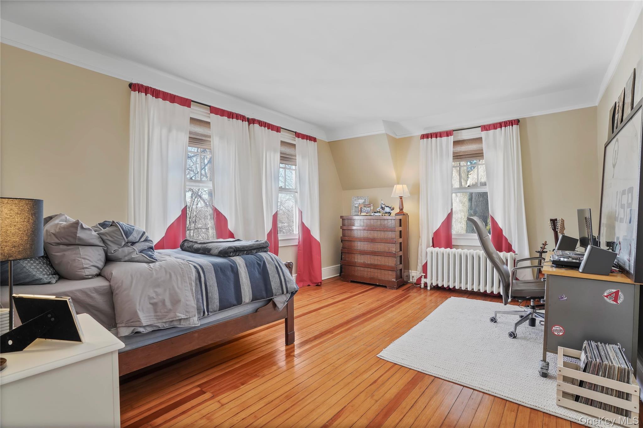 534 Pelham Manor Road Pelham, NY 10803 - Photo 26 of 44 Second floor bedroom