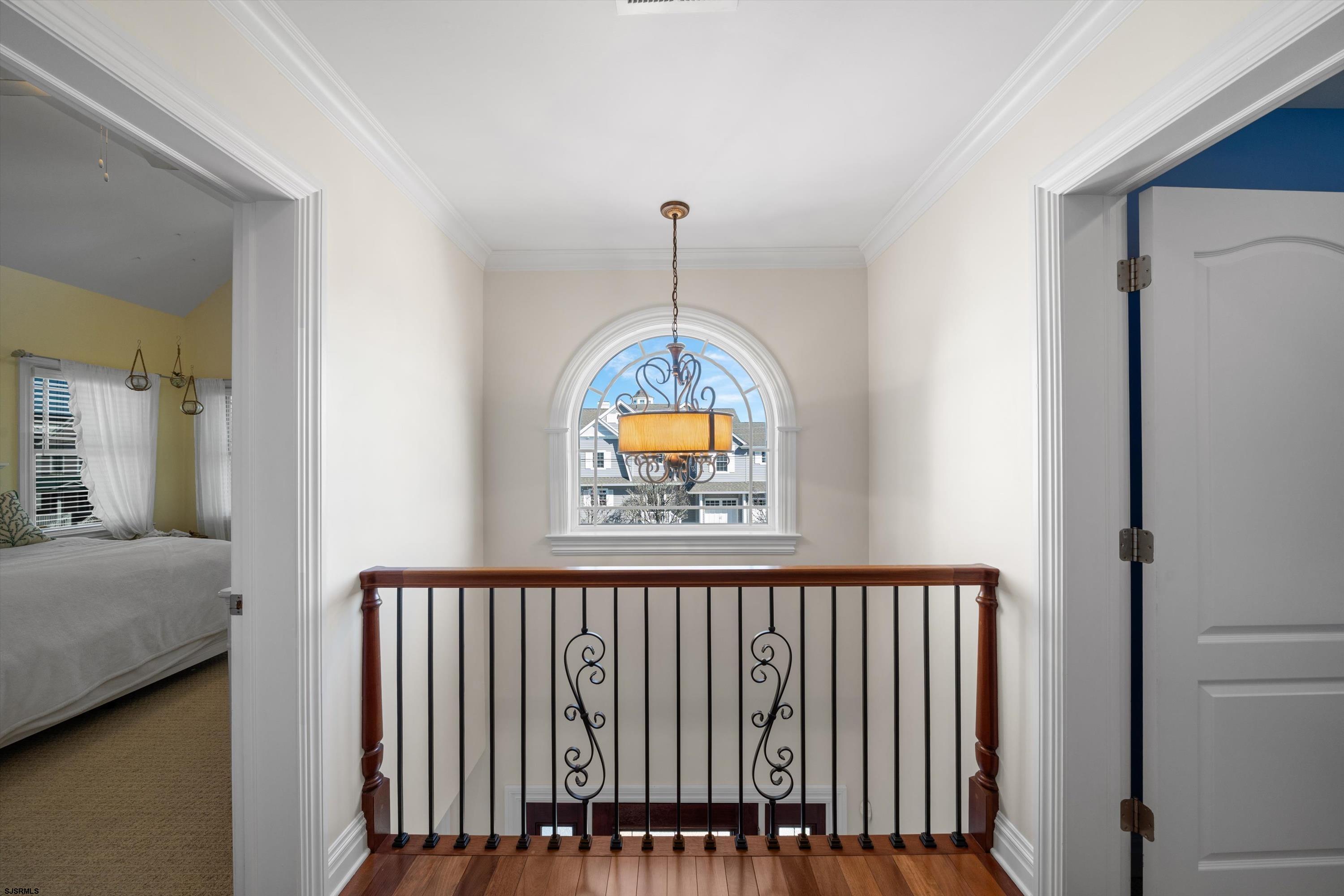 165 Pinnacle Road Ocean City, NJ 08226 - Photo 23 of 34 a view of a hallway view with hardwood floor and a window