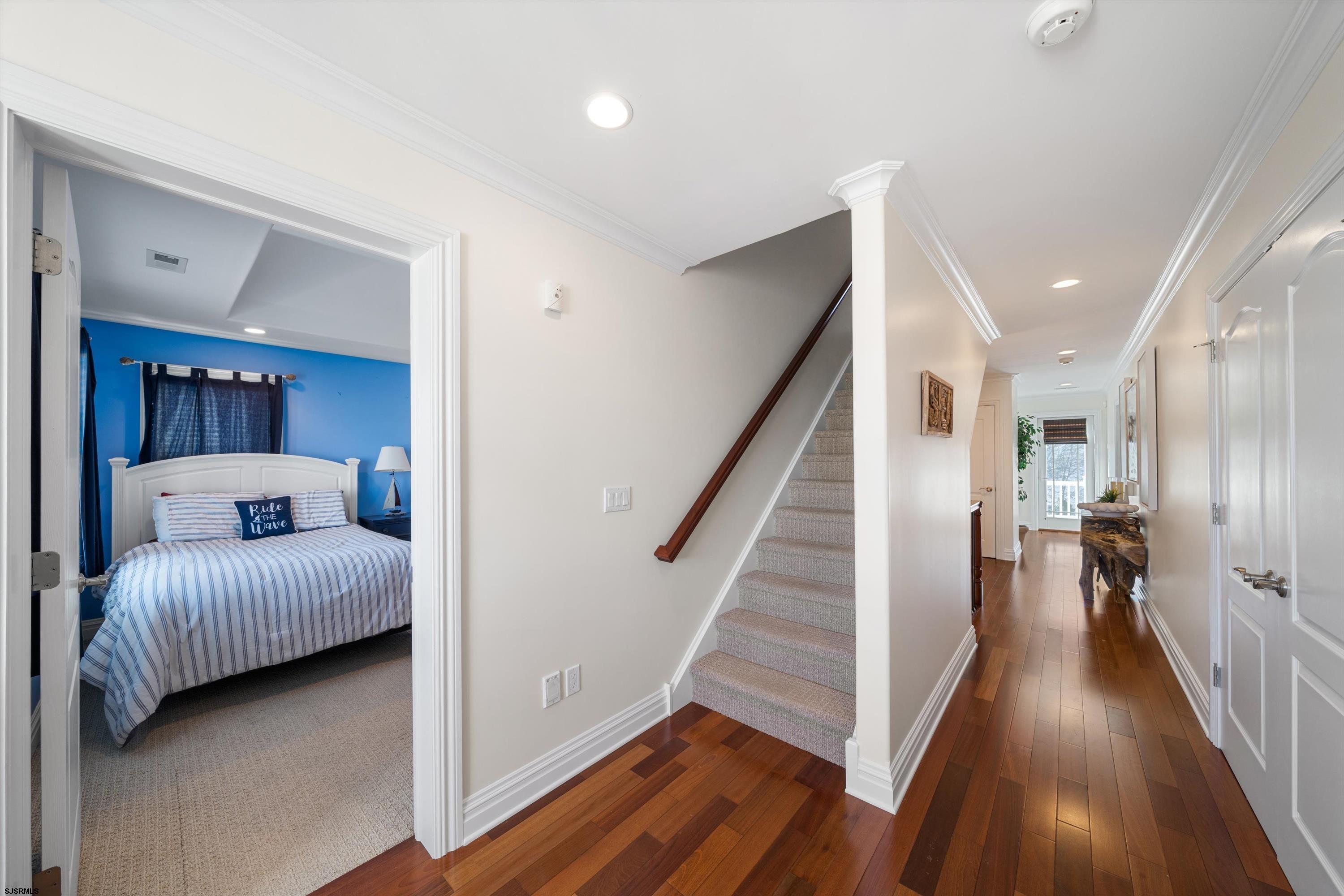 165 Pinnacle Road Ocean City, NJ 08226 - Photo 30 of 34 a living room with furniture and a wooden floor