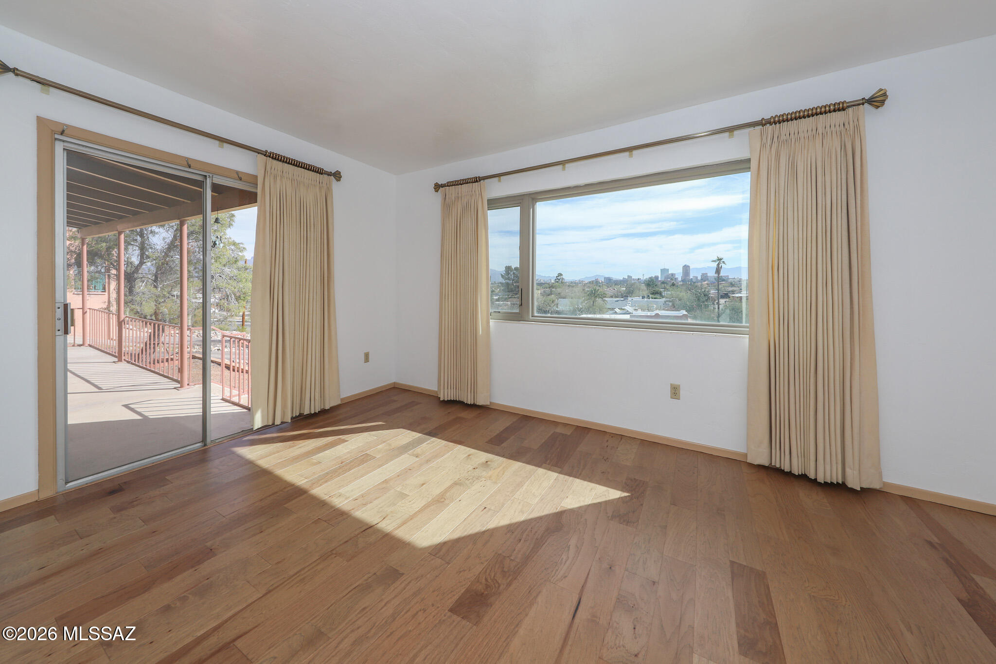 37 North Silverbell Road Tucson, AZ 85745 - Photo 16 of 31 a view of an empty room and window
