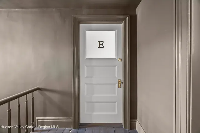 $2,000 | 620 Warren Street, Unit E, Hudson, NY 12534