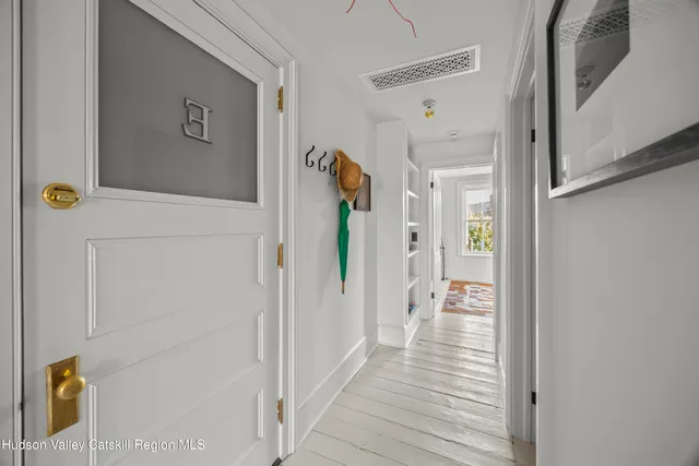 $2,000 | 620 Warren Street, Unit E, Hudson, NY 12534