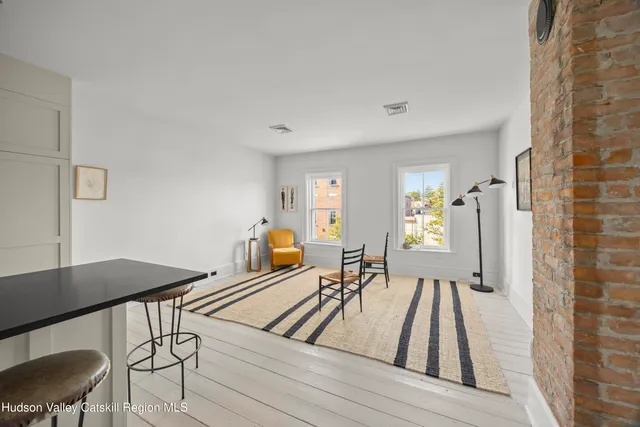 $2,000 | 620 Warren Street, Unit E, Hudson, NY 12534