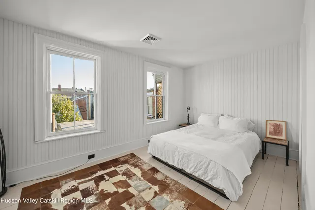 $2,000 | 620 Warren Street, Unit E, Hudson, NY 12534