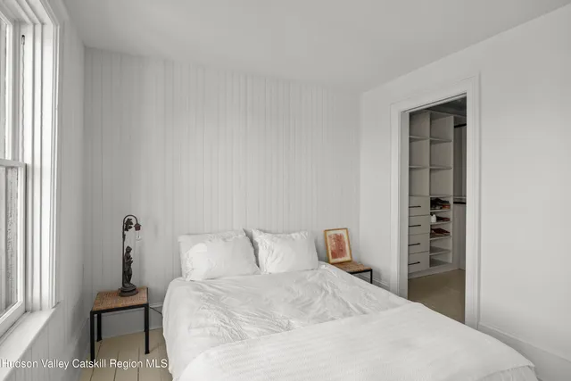 $2,000 | 620 Warren Street, Unit E, Hudson, NY 12534