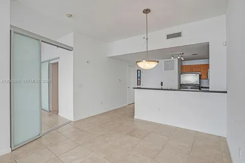 $515,000 | 725 Northeast 22nd Street, Unit 8B, Miami, FL 33137