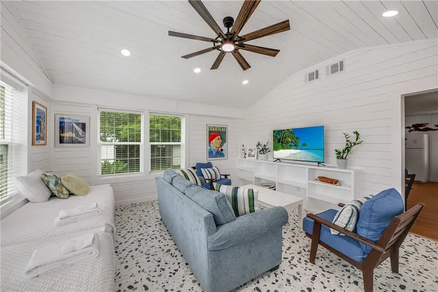 $2,500 | 416 East Avenue B, Port Aransas, TX 78373