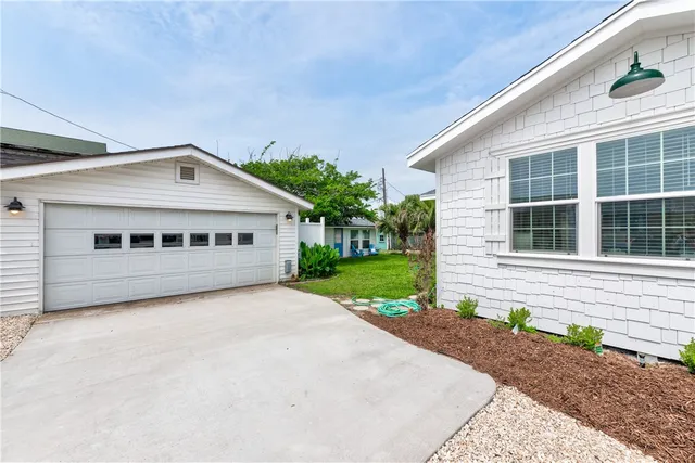 $2,500 | 416 East Avenue B, Port Aransas, TX 78373