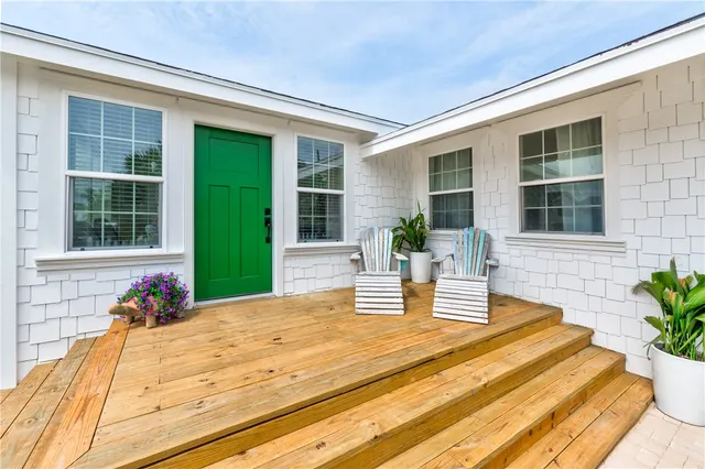 $2,500 | 416 East Avenue B, Port Aransas, TX 78373