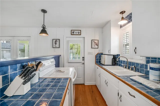 $2,500 | 416 East Avenue B, Port Aransas, TX 78373