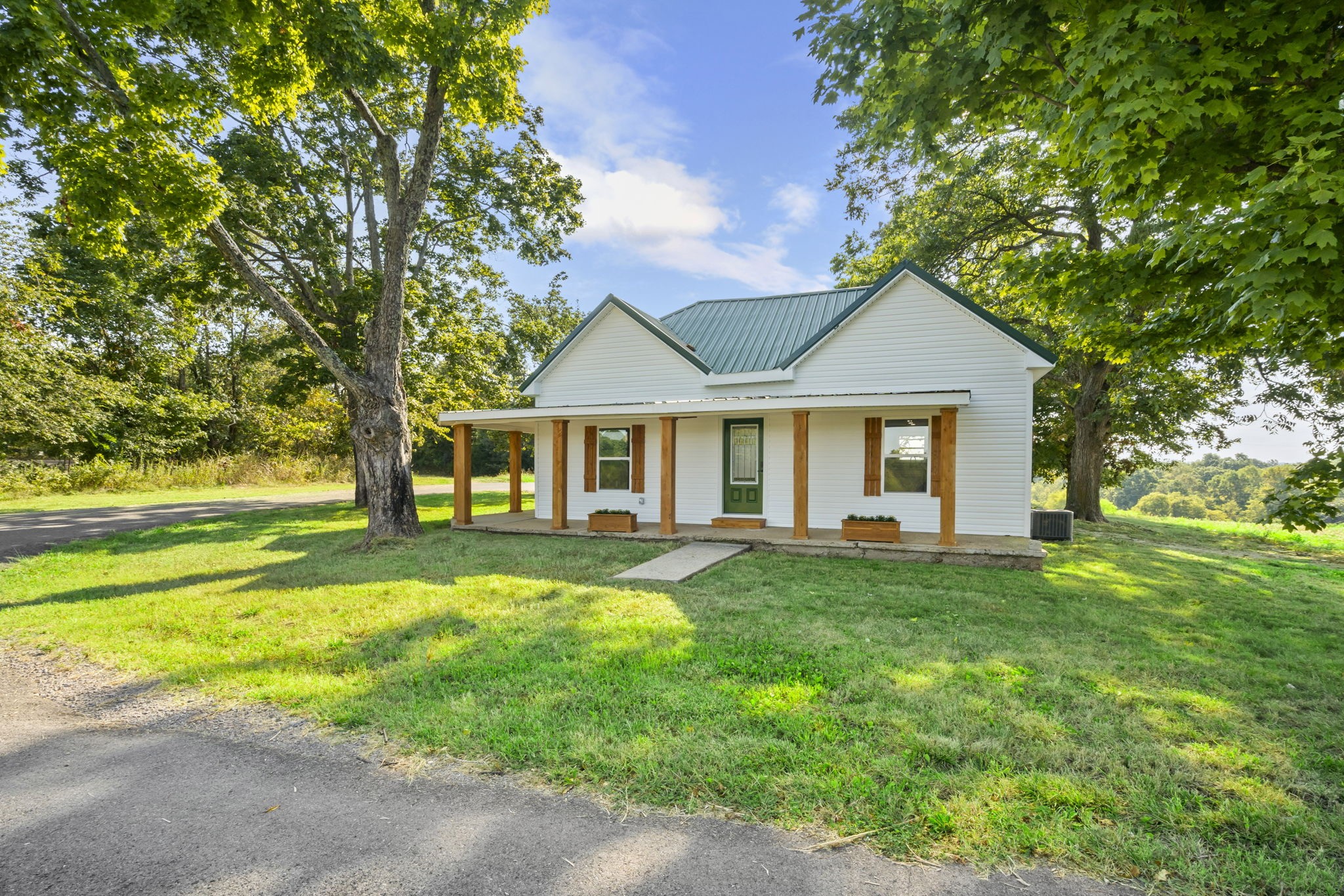 240 West George Durham Road Westmoreland, TN 37186 - Photo 1 of 31 Gallery Image 1