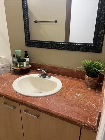 $2,100 | 1350 Northwest 8th Court, Unit D4, Miami, FL 33136