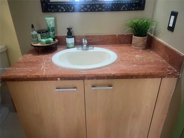 $2,100 | 1350 Northwest 8th Court, Unit D4, Miami, FL 33136