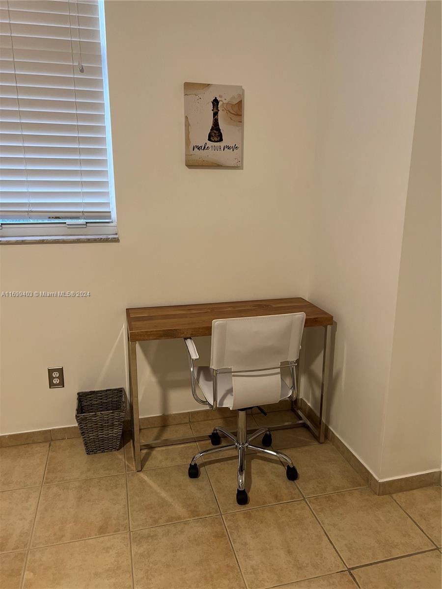 1350 Northwest 8th Court, Unit D4 Miami, FL 33136 - Photo 23 of 33