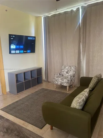 $2,100 | 1350 Northwest 8th Court, Unit D4, Miami, FL 33136