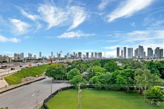 $2,100 | 1350 Northwest 8th Court, Unit D4, Miami, FL 33136