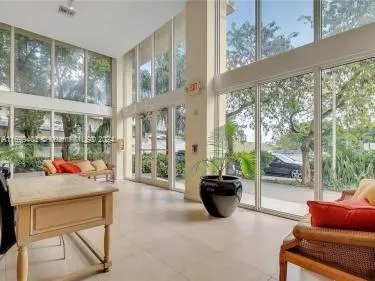 $2,100 | 1350 Northwest 8th Court, Unit D4, Miami, FL 33136