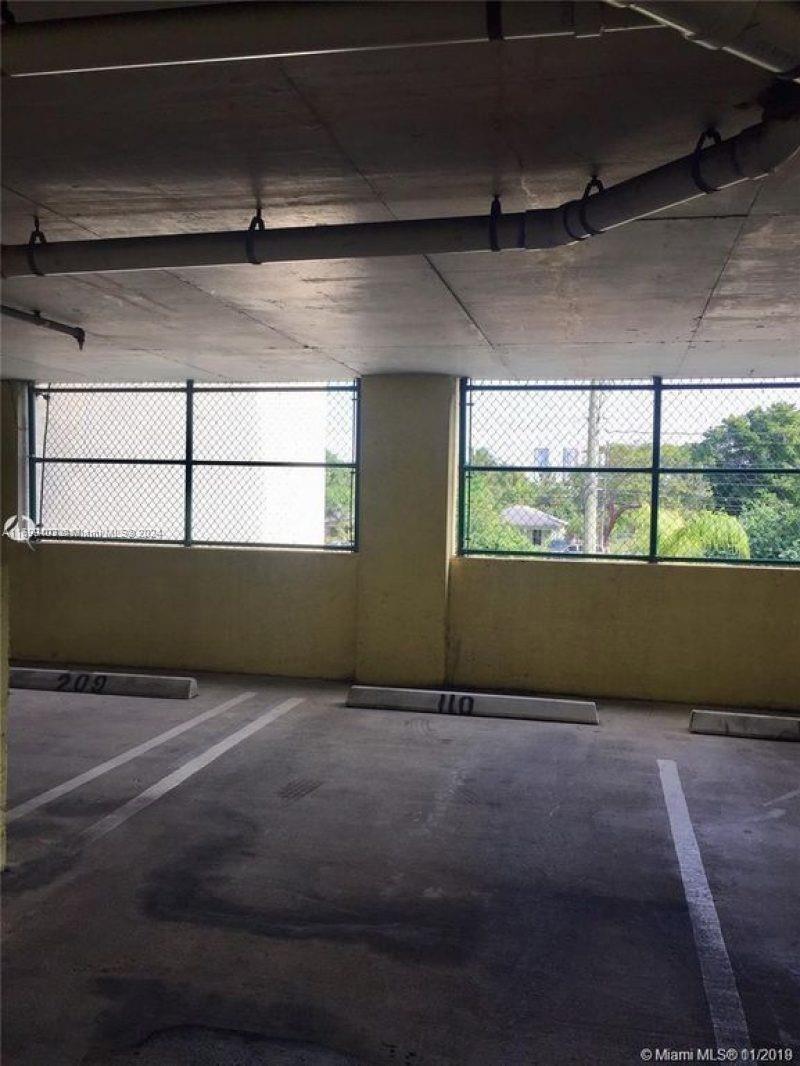 1350 Northwest 8th Court, Unit D4 Miami, FL 33136 - Photo 32 of 33