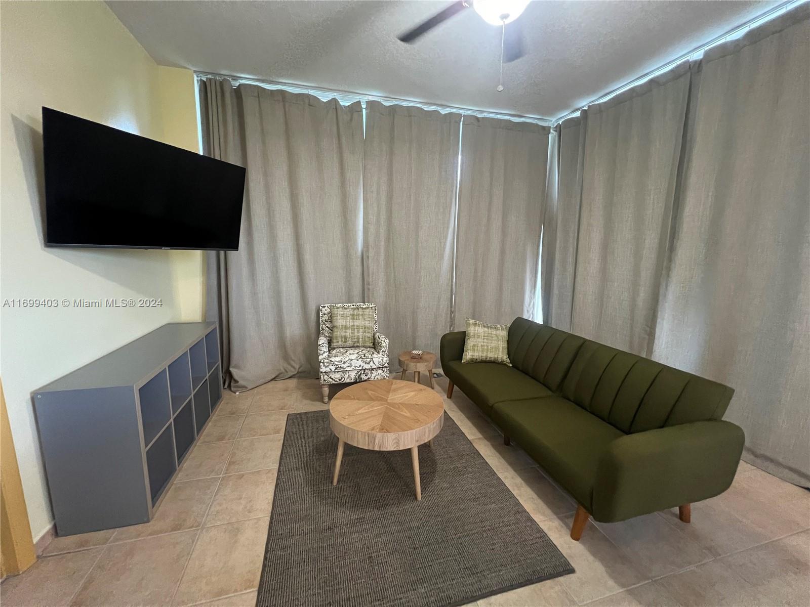 1350 Northwest 8th Court, Unit D4 Miami, FL 33136 - Photo 7 of 33