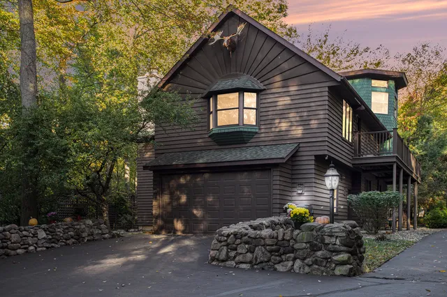 $549,900 | 8425 Oakside Street, Portage, MI 49002