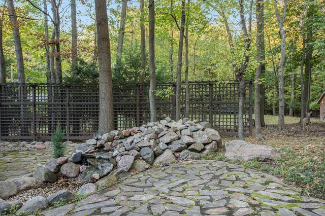 $549,900 | 8425 Oakside Street, Portage, MI 49002