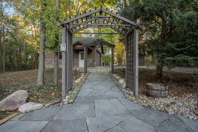 $549,900 | 8425 Oakside Street, Portage, MI 49002