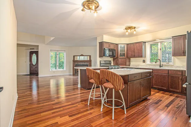 $549,900 | 8425 Oakside Street, Portage, MI 49002