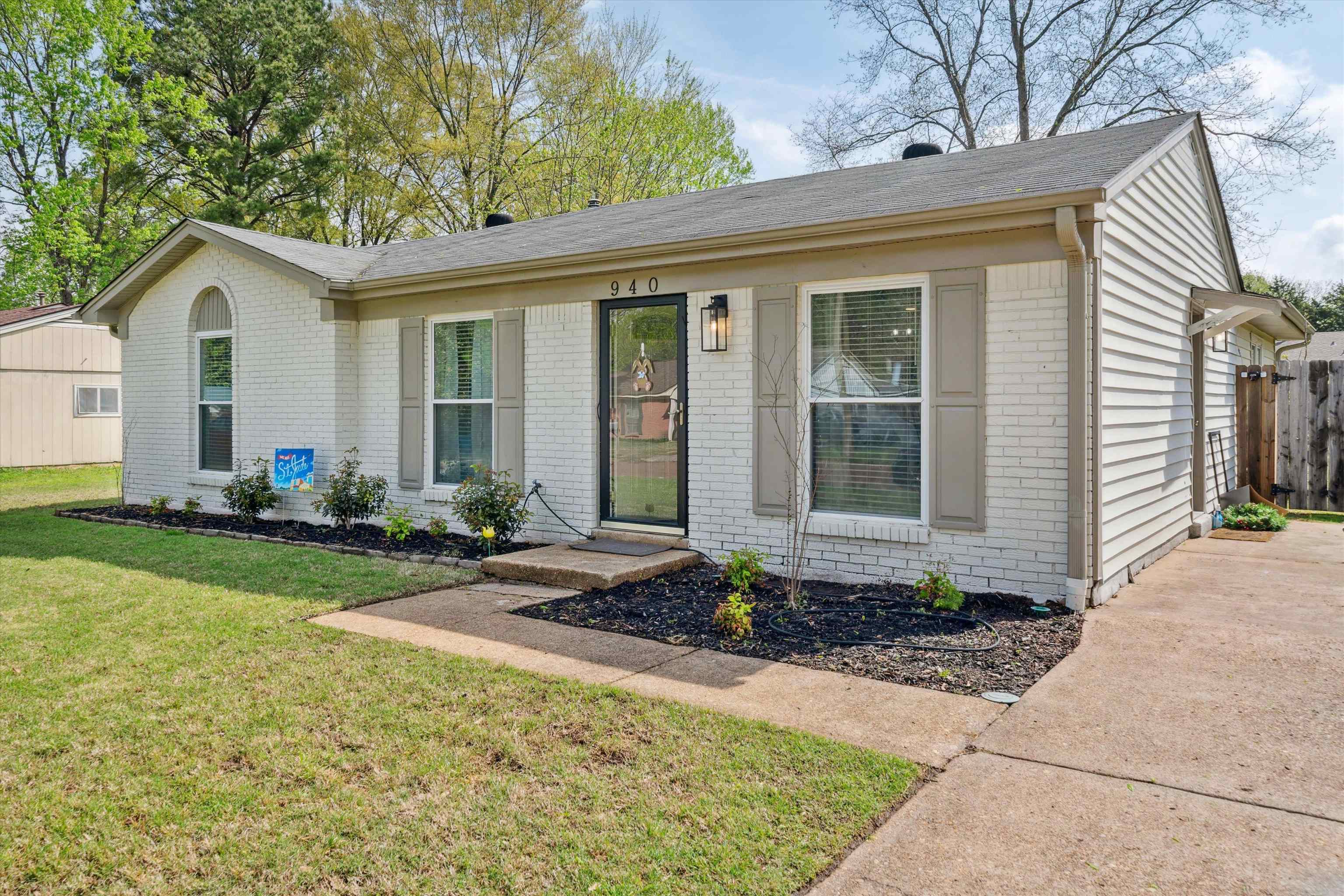 940 Greencliff Road Collierville, TN 38017 - Photo 1 of 23 a front view of a house with garden