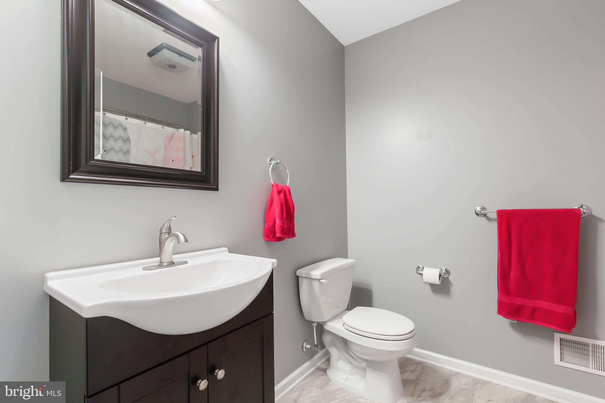 1240 Dridge Hill Road Lititz, PA 17543 - Photo 24 of 40 Hallway full bathroom