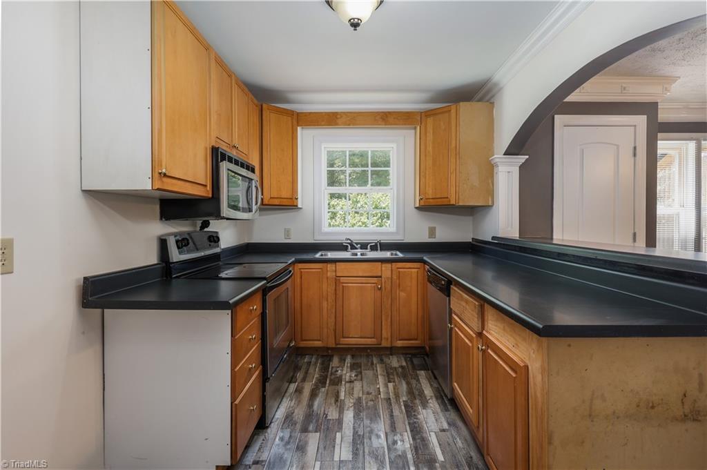 4651 Shiptontown Road Denton, NC 27239 - Photo 15 of 50 Kitchen with microwave and dishwasher