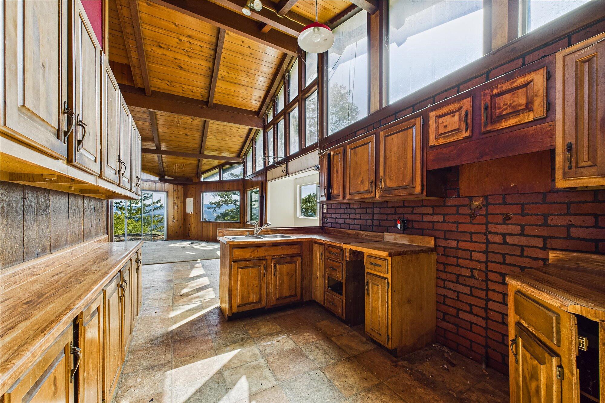 3602 Thomas Road Miranda, CA 95553 - Photo 5 of 66