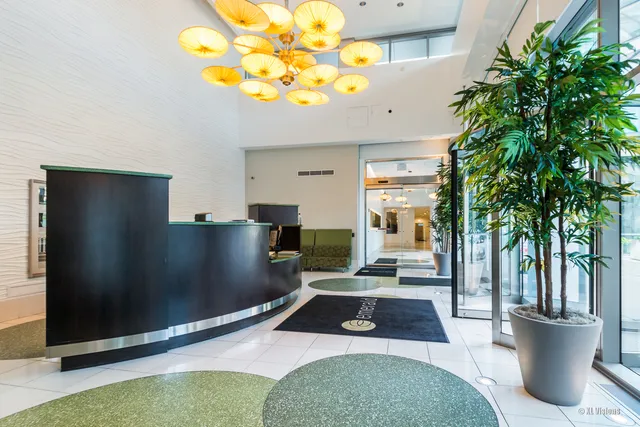 $329,900 | 125 South Green Street, Unit 907A, Chicago, IL 60607