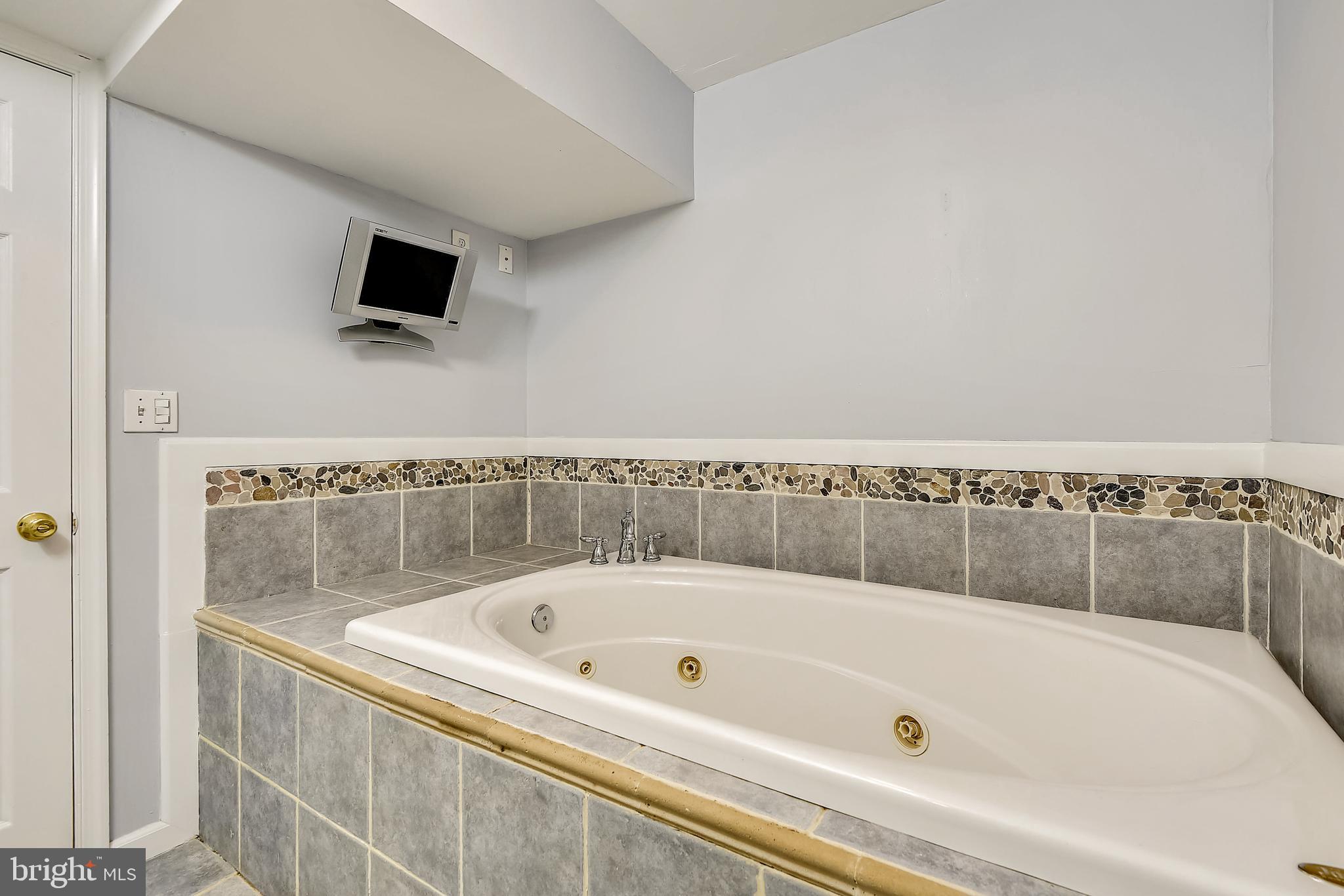 2017 Valley Road Annapolis, MD 21401 - Photo 34 of 37 Gallery Image 34