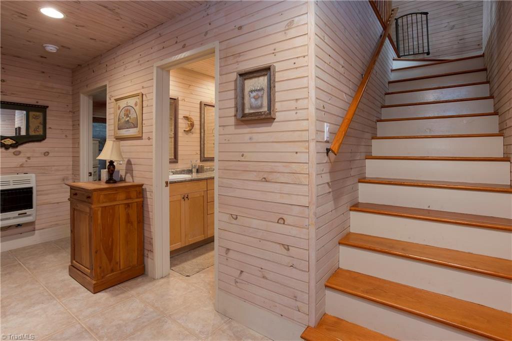 331 Doe Run Purlear, NC 28665 - Photo 5 of 22