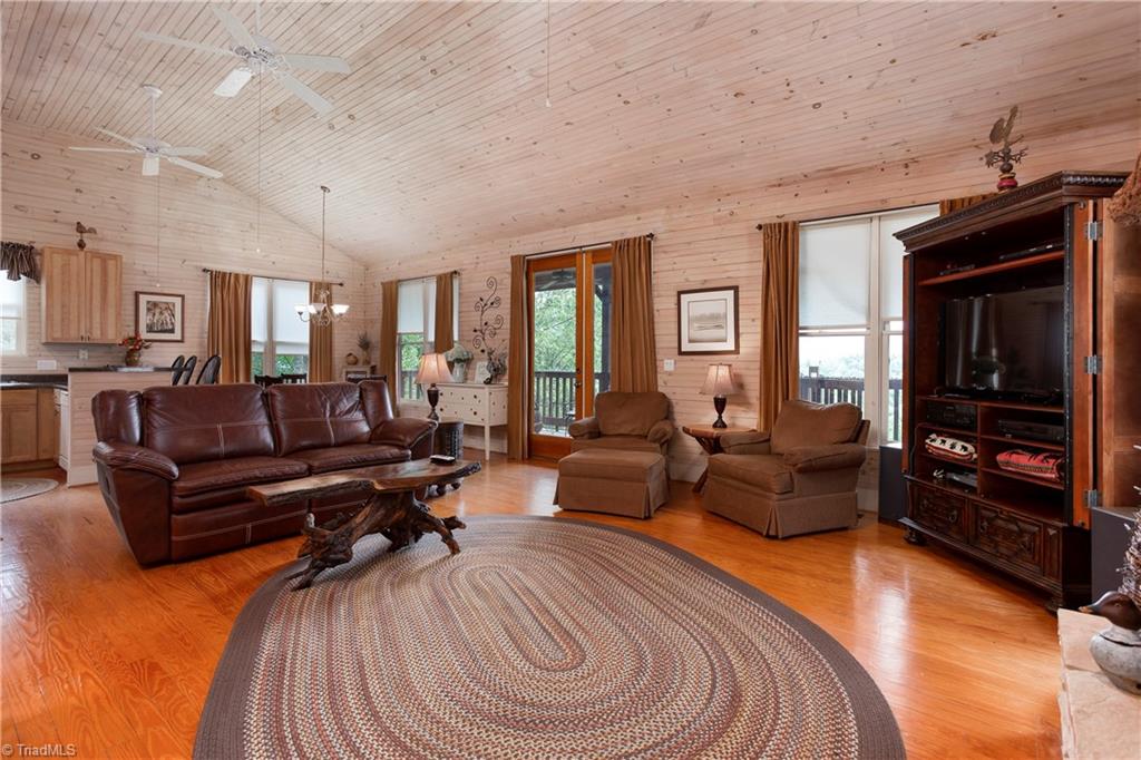 331 Doe Run Purlear, NC 28665 - Photo 6 of 22