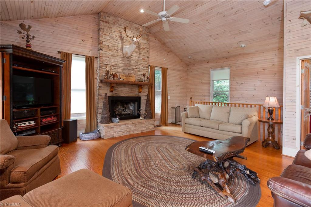 331 Doe Run Purlear, NC 28665 - Photo 7 of 22