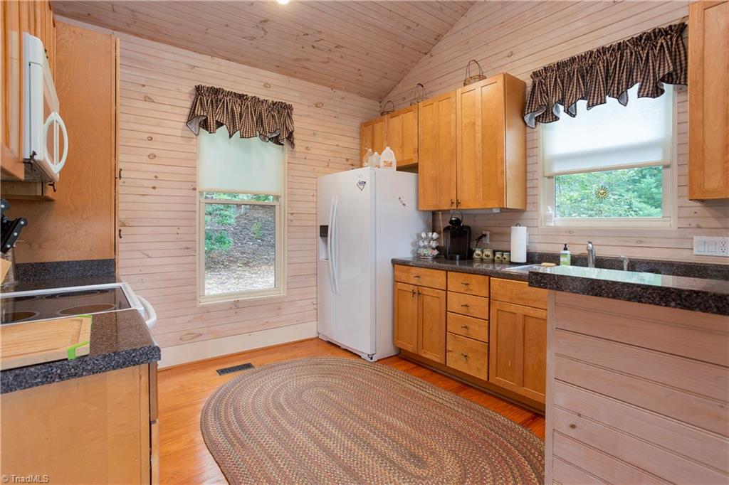 331 Doe Run Purlear, NC 28665 - Photo 9 of 22