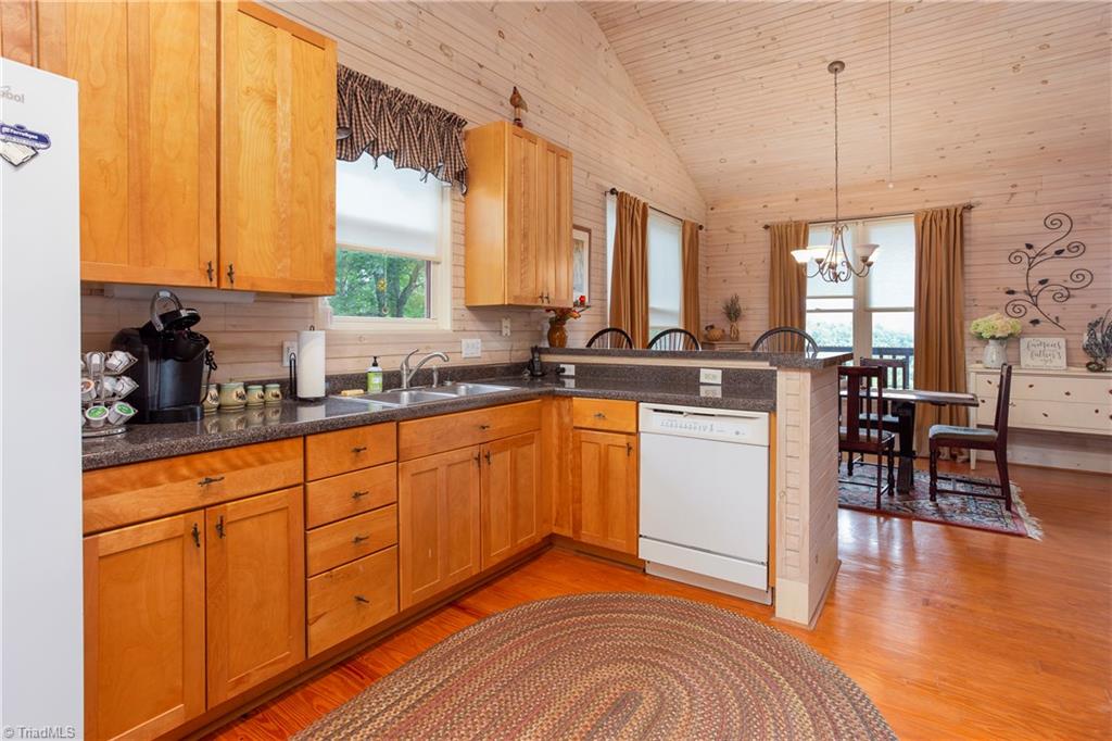 331 Doe Run Purlear, NC 28665 - Photo 10 of 22