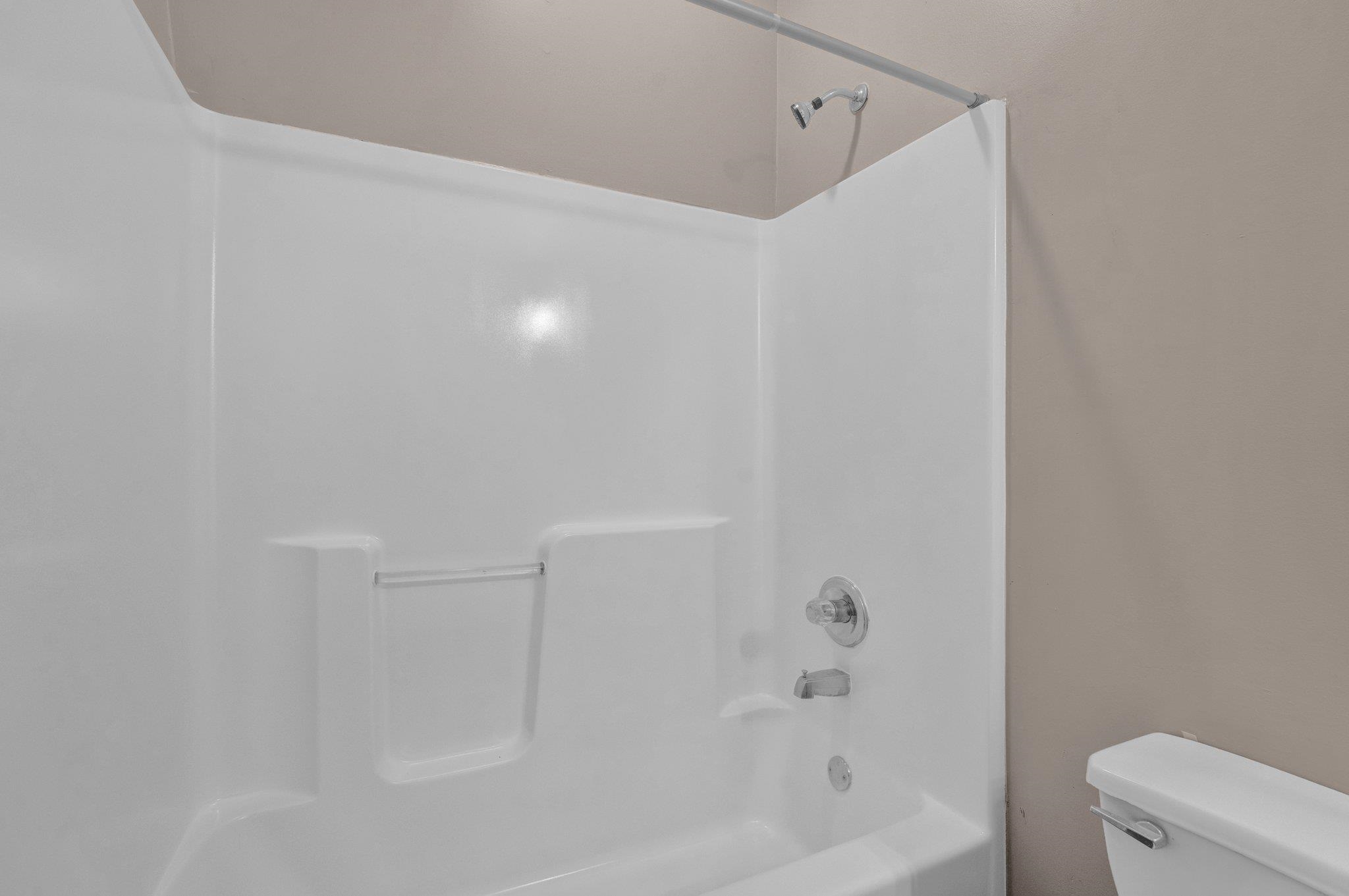 6309 Ragan Farm Drive Memphis, TN 38141 - Photo 7 of 25 Bathroom with toilet and shower / tub combination